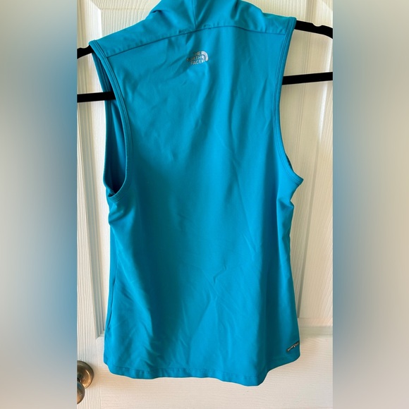 North face ladies sleeveless vapor wick top. Med - Picture 5 of 7